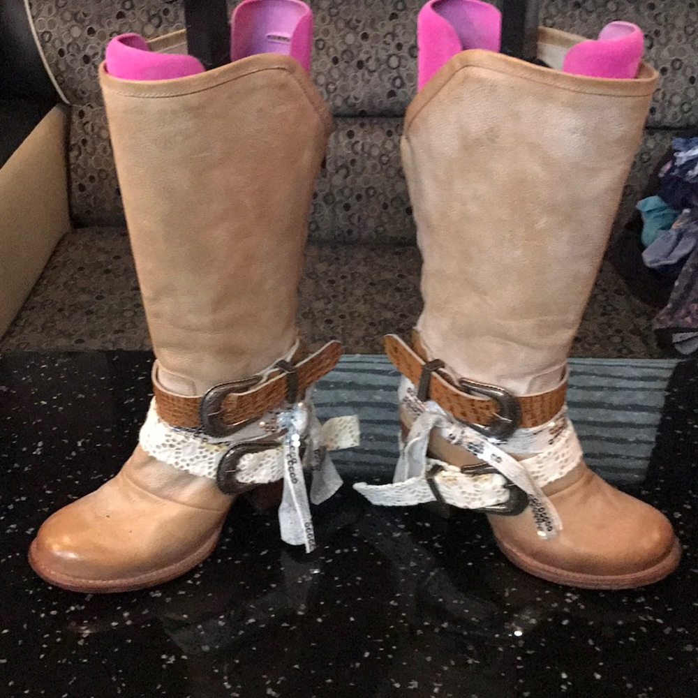 Free Bird boots